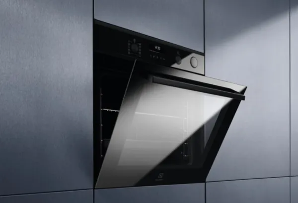 ELECTROLUX UGRADNA RERNA  EOF6P76X2